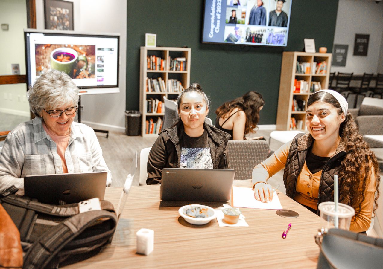 Mentor helping two students at the Phoenix HUB